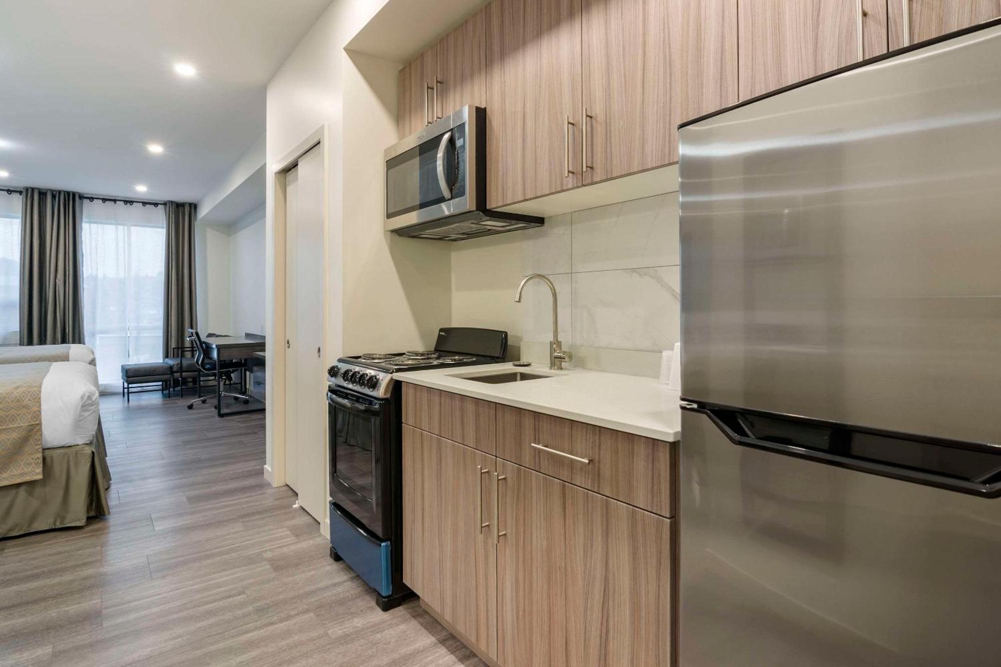 The Hue Hotel, Ascend Hotel Collection Камлупс Екстериор снимка
