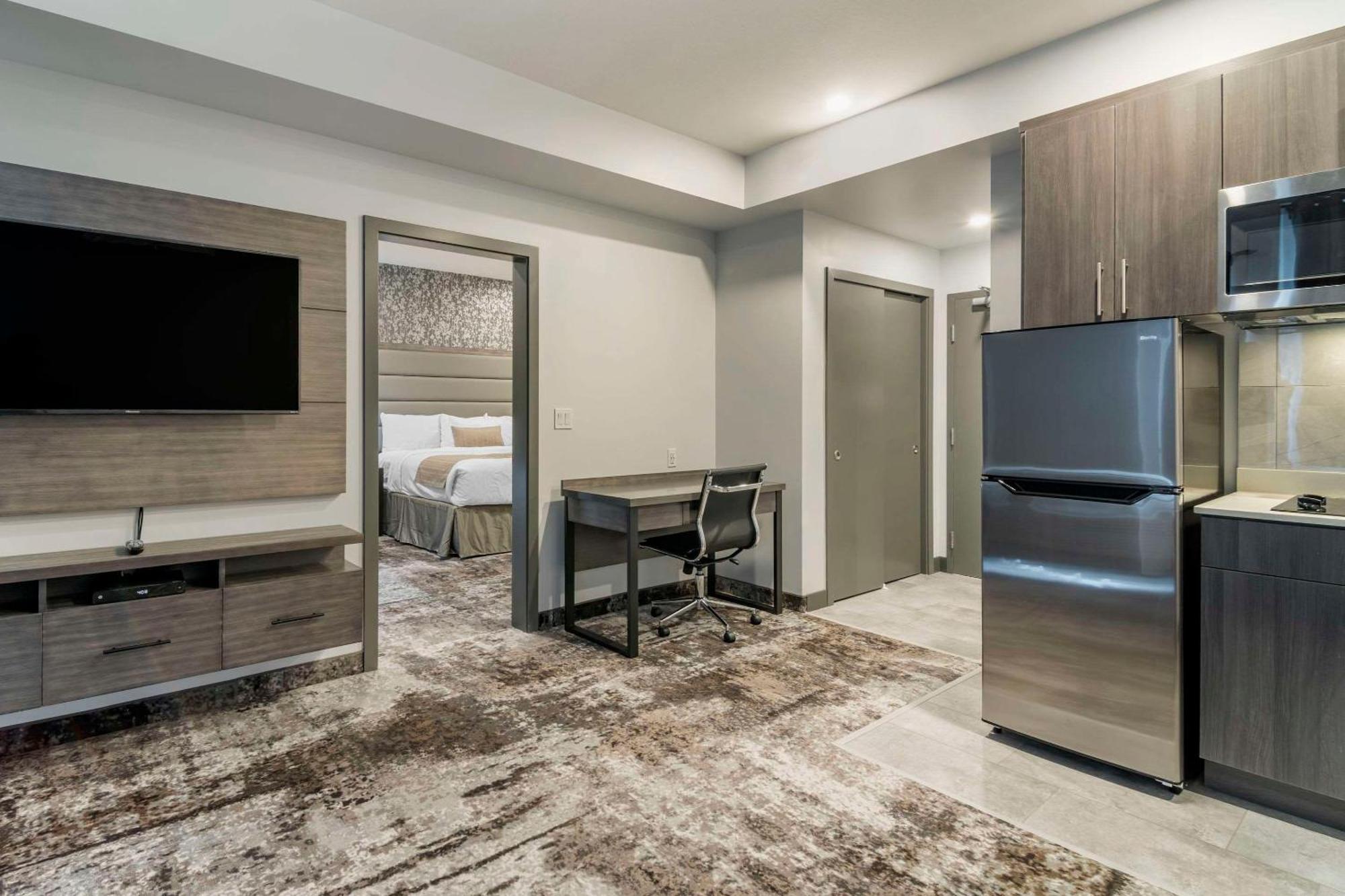 The Hue Hotel, Ascend Hotel Collection Камлупс Екстериор снимка