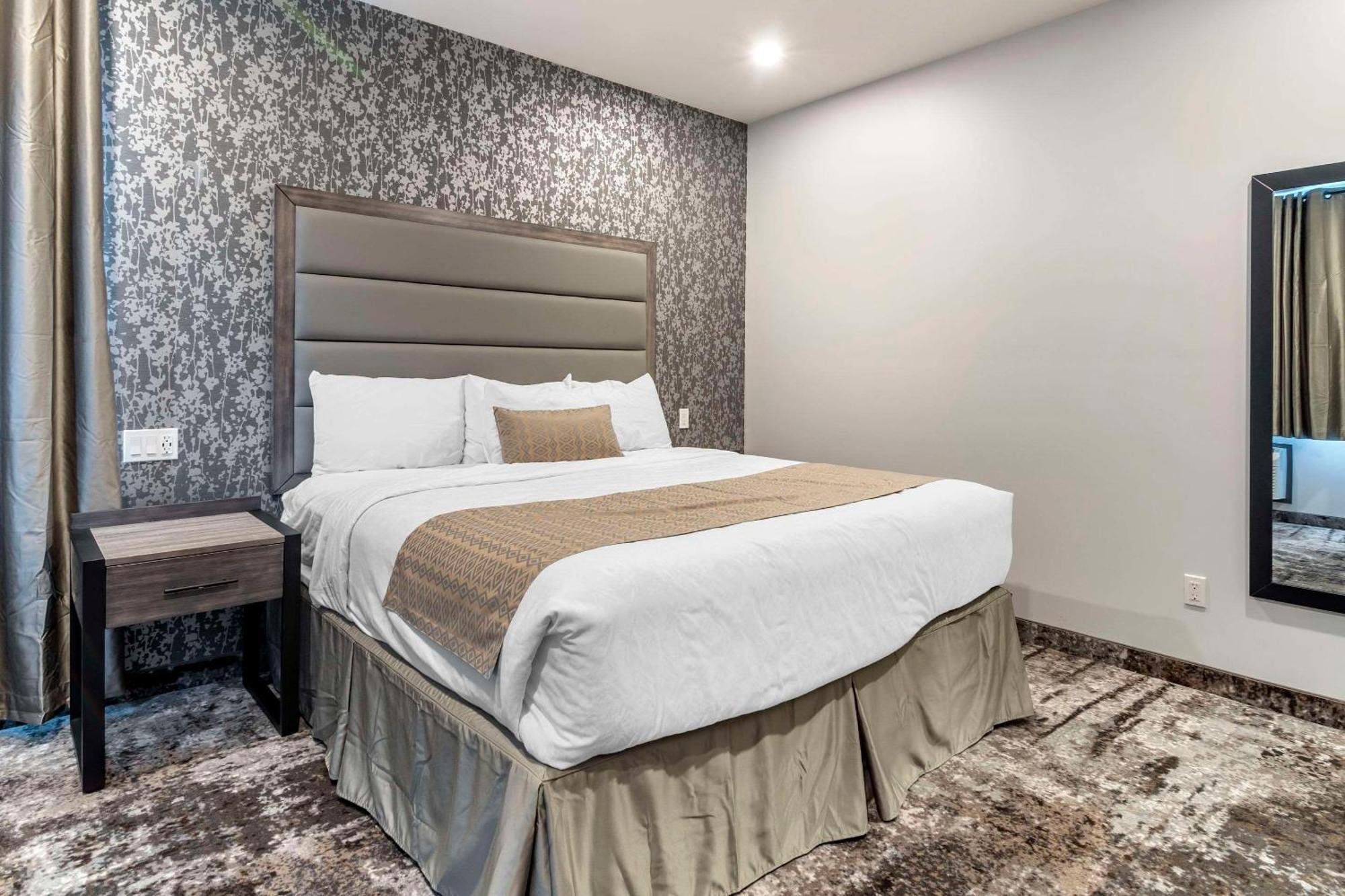 The Hue Hotel, Ascend Hotel Collection Камлупс Екстериор снимка