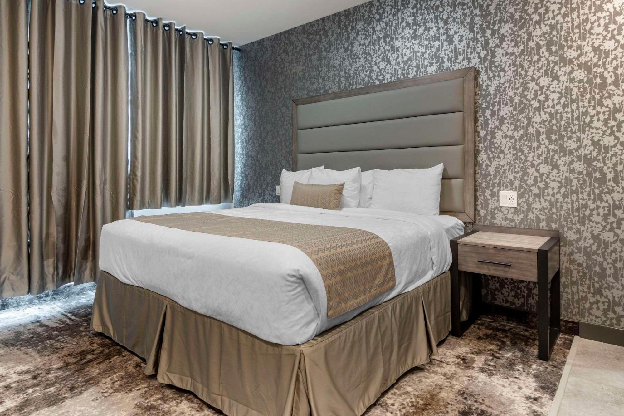 The Hue Hotel, Ascend Hotel Collection Камлупс Екстериор снимка