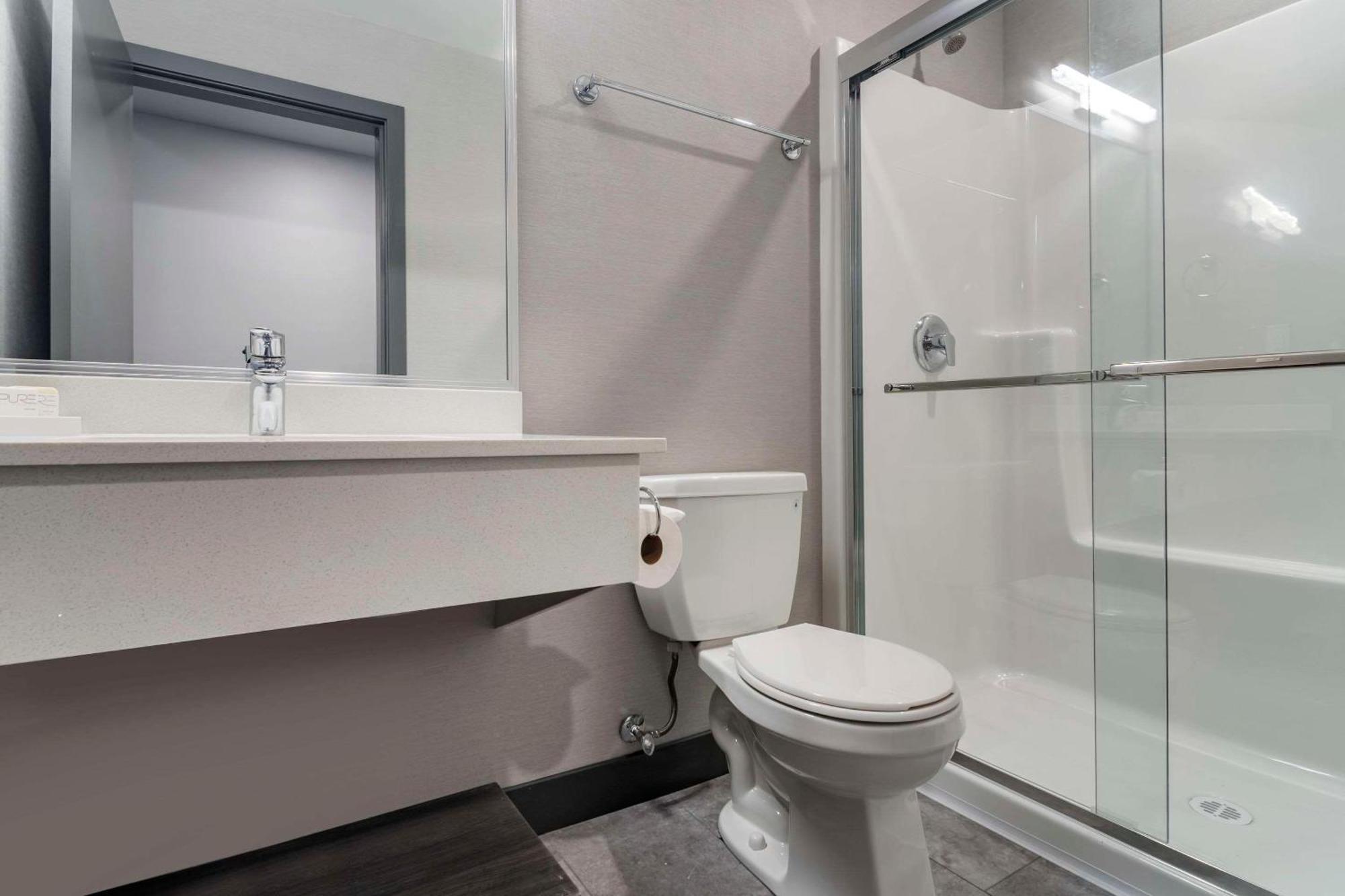 The Hue Hotel, Ascend Hotel Collection Камлупс Екстериор снимка