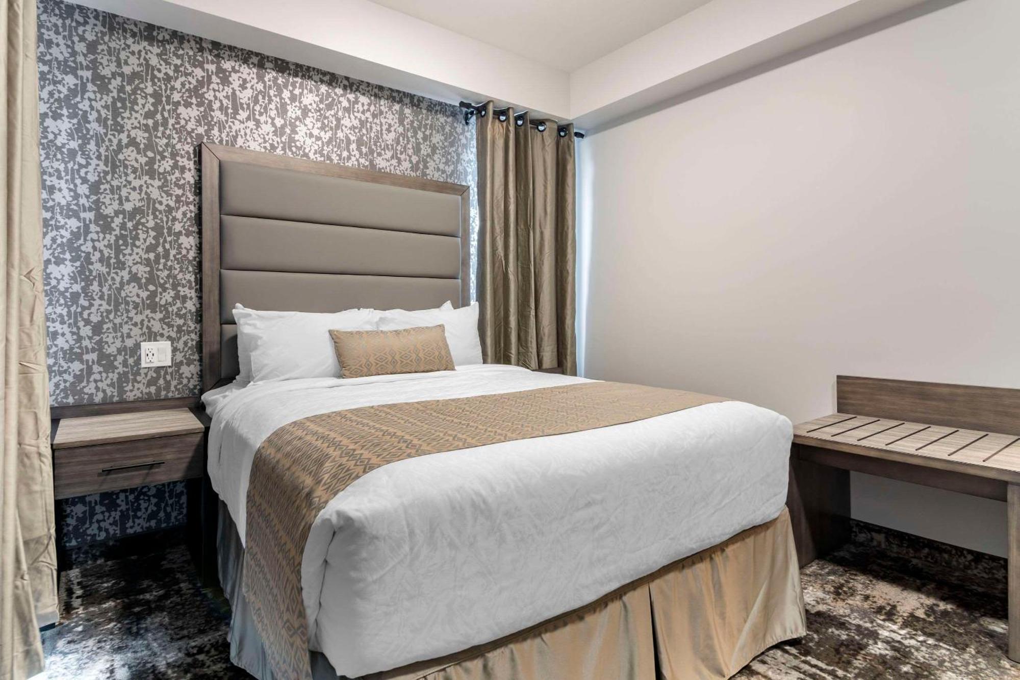 The Hue Hotel, Ascend Hotel Collection Камлупс Екстериор снимка