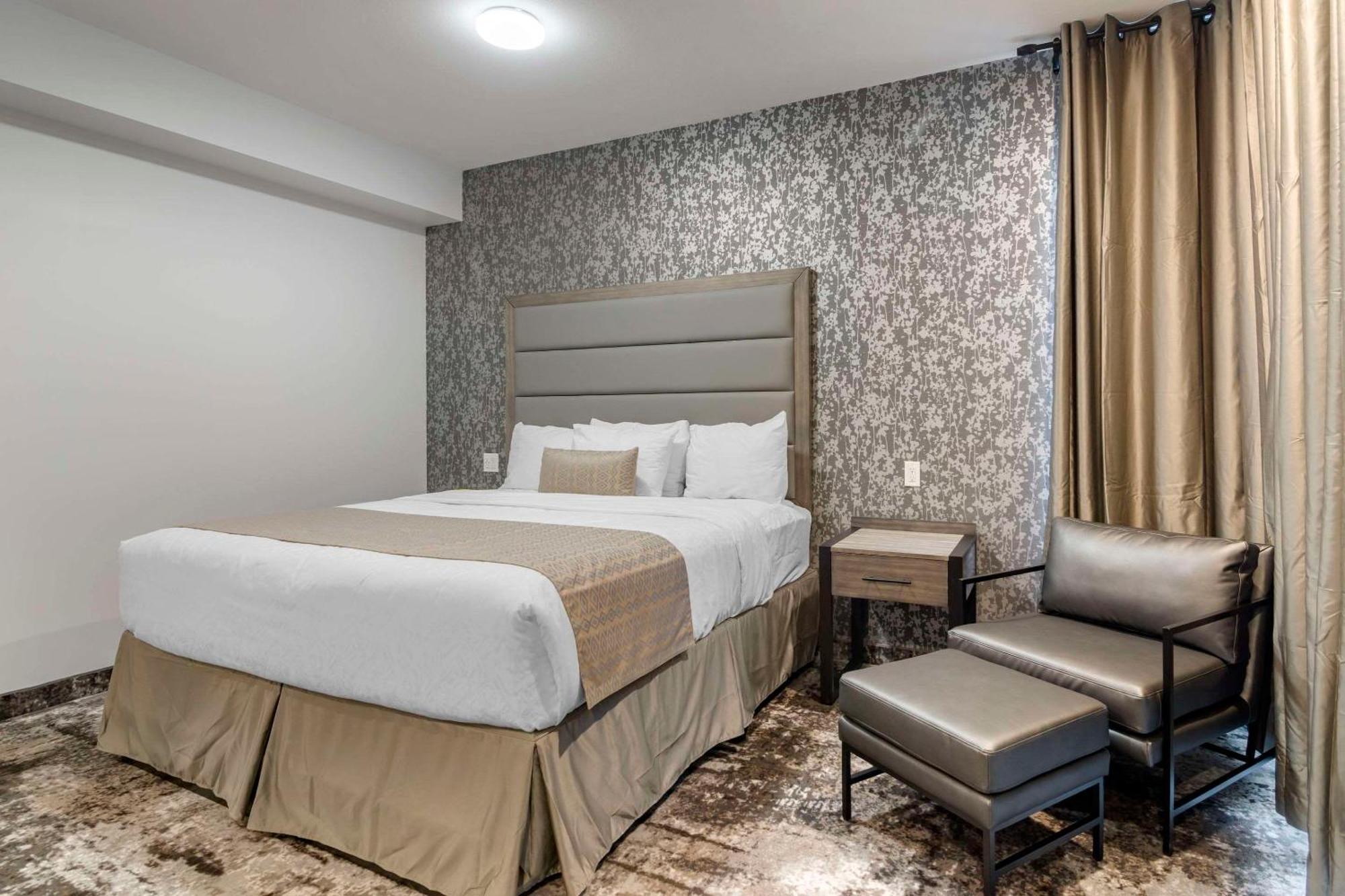 The Hue Hotel, Ascend Hotel Collection Камлупс Екстериор снимка