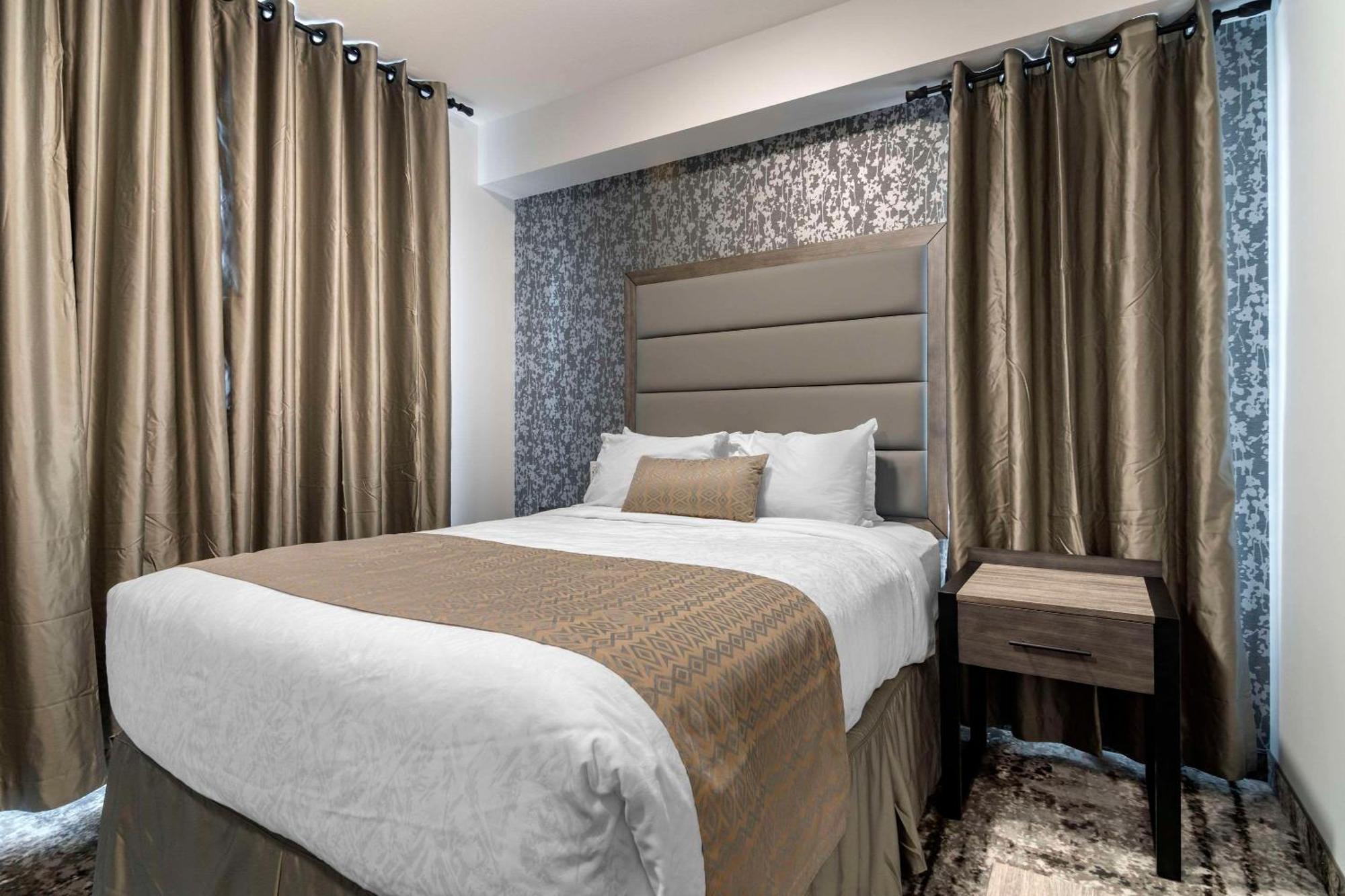 The Hue Hotel, Ascend Hotel Collection Камлупс Екстериор снимка